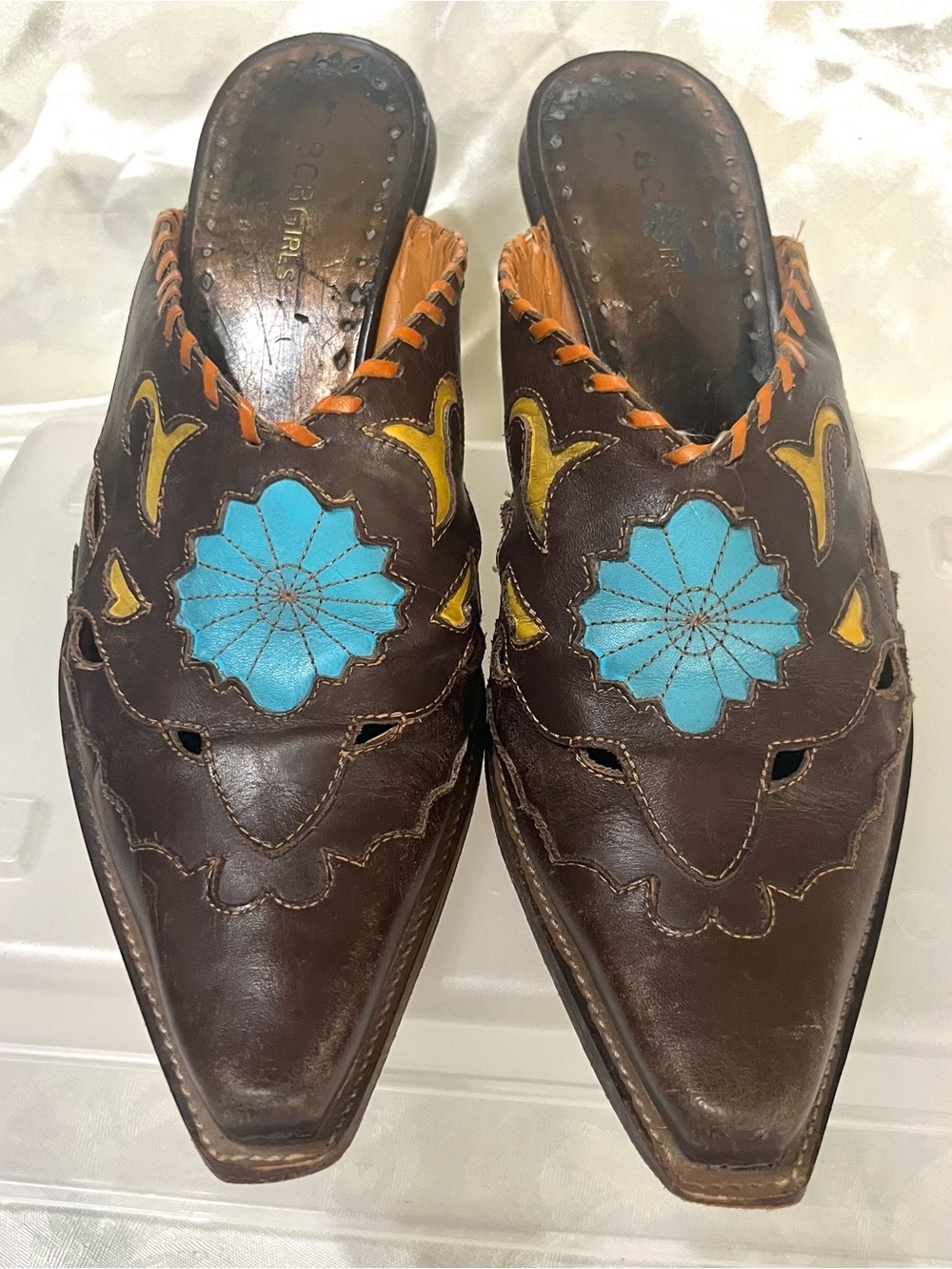 BCBGgirls Vintage Western Mules Brown Leather w/ Turquoise Floral Inlay Sz 10.5 - Picture 2 of 8
